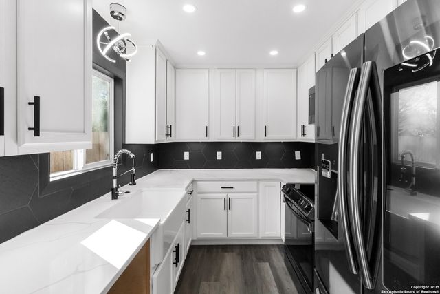 9346 Valley Hedge, San Antonio, TX 78250