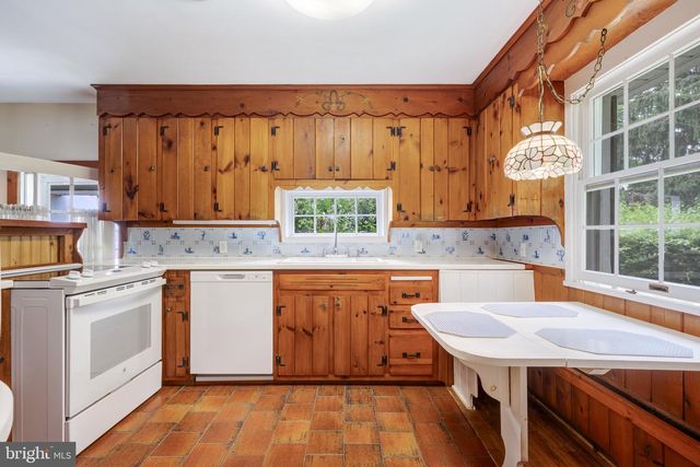 406 VILLAGE, Princeton Junction, NJ 08550
