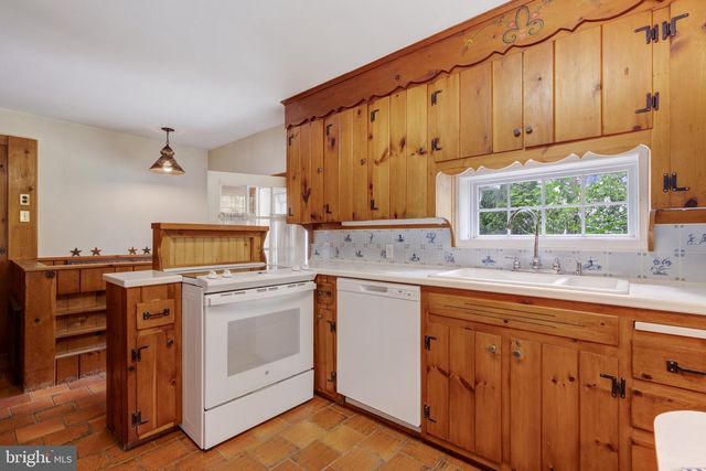 406 VILLAGE, Princeton Junction, NJ 08550