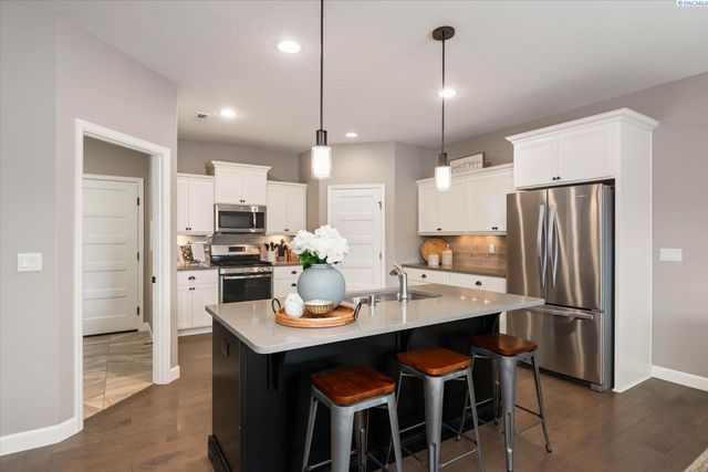 6045 W 41st Ave, Kennewick, WA 99338