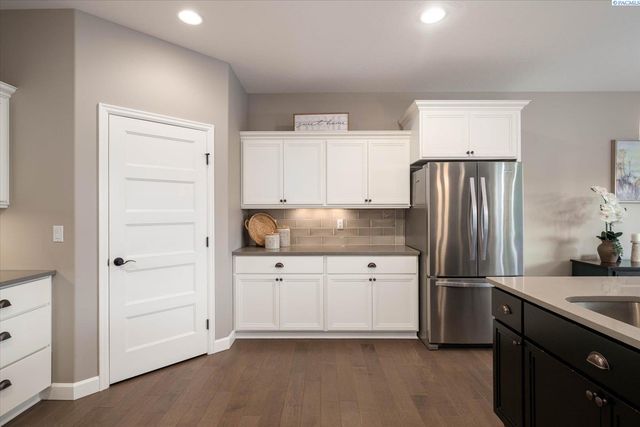 6045 W 41st Ave, Kennewick, WA 99338