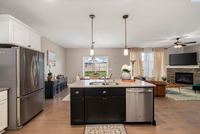 6045 W 41st Ave, Kennewick, WA 99338