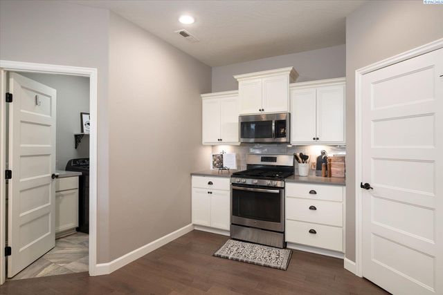 6045 W 41st Ave, Kennewick, WA 99338