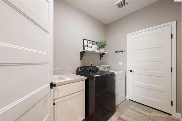 6045 W 41st Ave, Kennewick, WA 99338