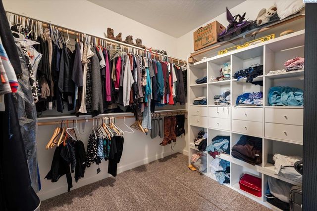 6045 W 41st Ave, Kennewick, WA 99338