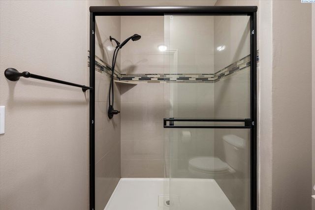 6045 W 41st Ave, Kennewick, WA 99338