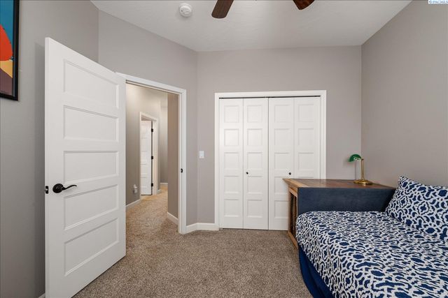 6045 W 41st Ave, Kennewick, WA 99338