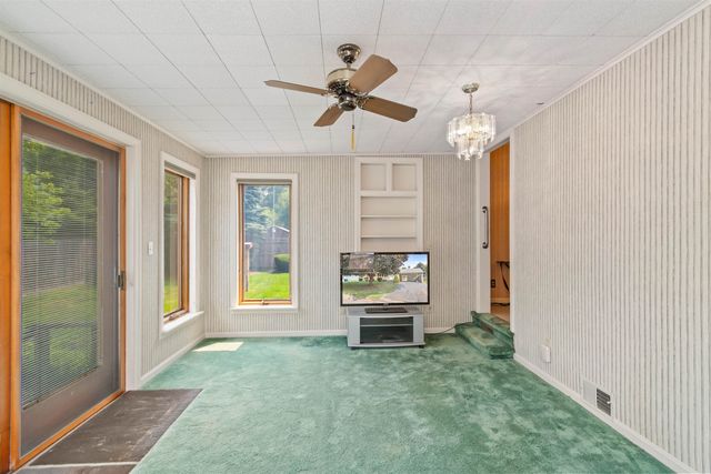 105 Iroquois Avenue, Essex Junction, VT 05452