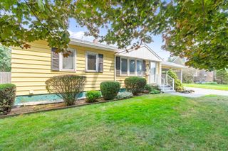 105 Iroquois Avenue, Essex Junction, VT 05452