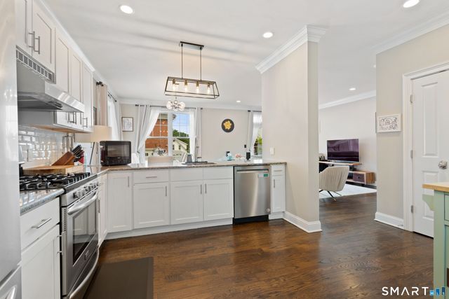 91 West Broad Street APT 13, Stamford, CT 06902