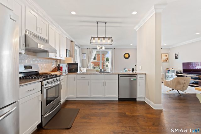 91 West Broad Street APT 13, Stamford, CT 06902