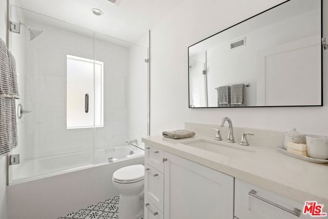 2350 Landa Street, Los Angeles, CA 90039