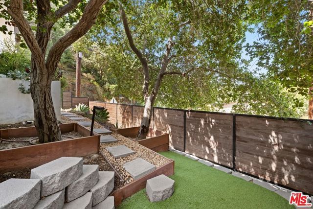 2350 Landa Street, Los Angeles, CA 90039