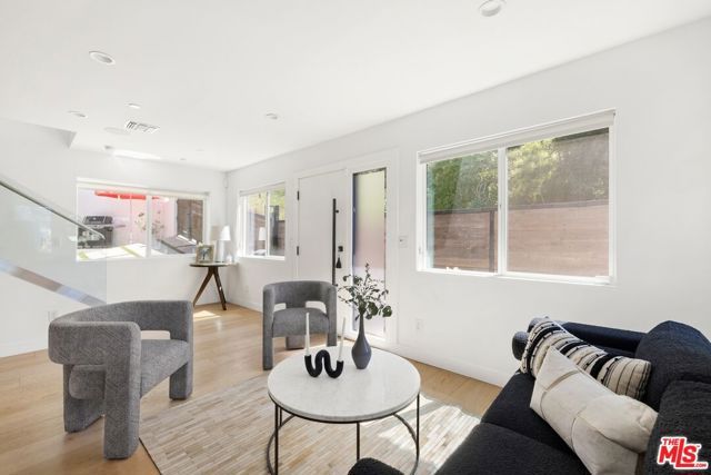 2350 Landa Street, Los Angeles, CA 90039