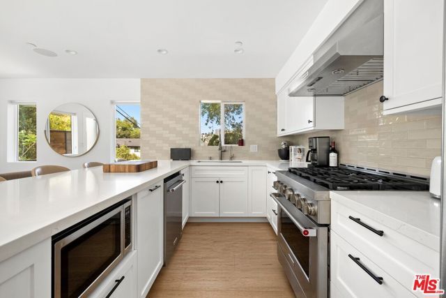 2350 Landa Street, Los Angeles, CA 90039