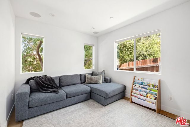 2350 Landa Street, Los Angeles, CA 90039