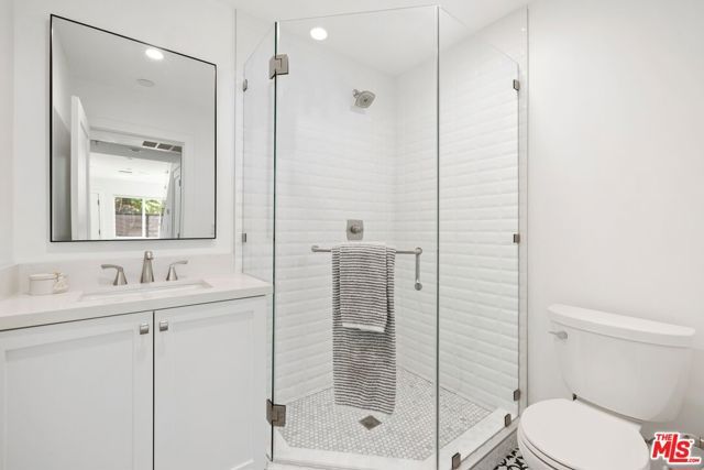 2350 Landa Street, Los Angeles, CA 90039