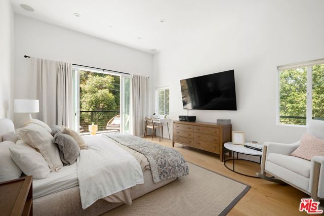 2350 Landa Street, Los Angeles, CA 90039