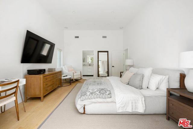 2350 Landa Street, Los Angeles, CA 90039