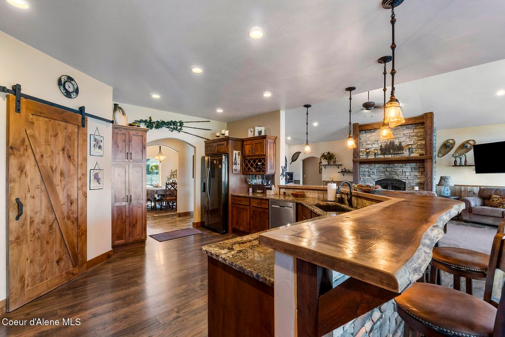 995 S SADDLEBACK DR, Coeur d'Alene, ID 83814 photo 12