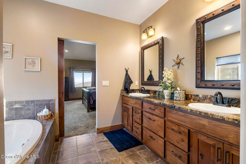 995 S SADDLEBACK DR, Coeur d'Alene, ID 83814 photo 18