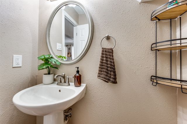 2106 Hunter Place Lane, Arlington, TX 76006