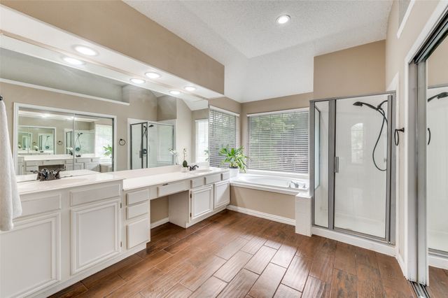 2106 Hunter Place Lane, Arlington, TX 76006