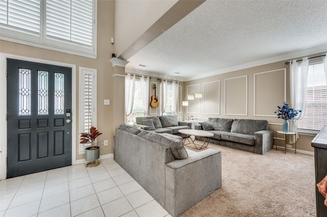 2106 Hunter Place Lane, Arlington, TX 76006