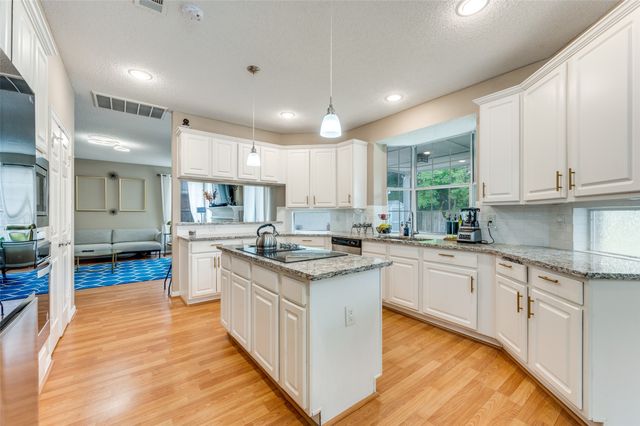 2106 Hunter Place Lane, Arlington, TX 76006