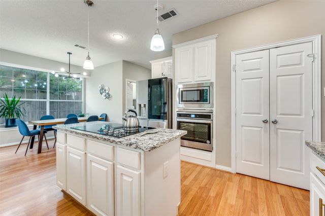 2106 Hunter Place Lane, Arlington, TX 76006