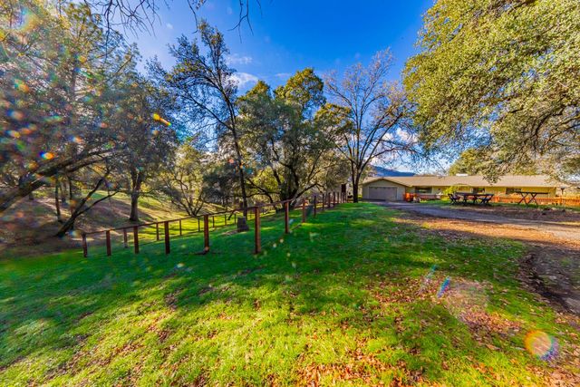 40733 Big Oak Flat Road N, Oakhurst, CA 93644
