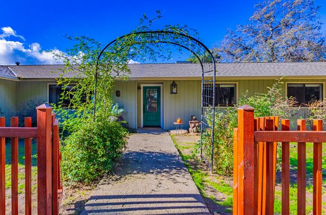 40733 Big Oak Flat Road N, Oakhurst, CA 93644