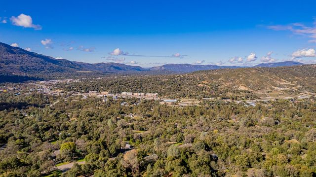 40733 Big Oak Flat Road N, Oakhurst, CA 93644