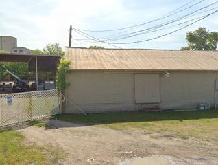 517 E Broadway Street 304H Jefferson St, Gainesville, TX 76240