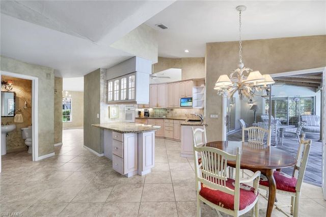 811 PITCH APPLE LN, Naples, FL 34108