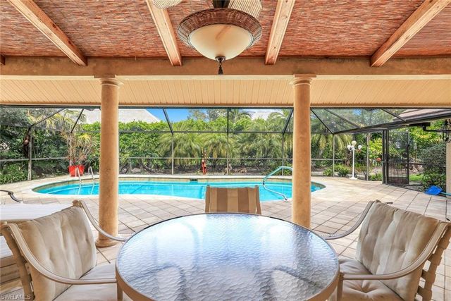 811 PITCH APPLE LN, Naples, FL 34108