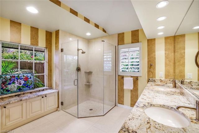 811 PITCH APPLE LN, Naples, FL 34108