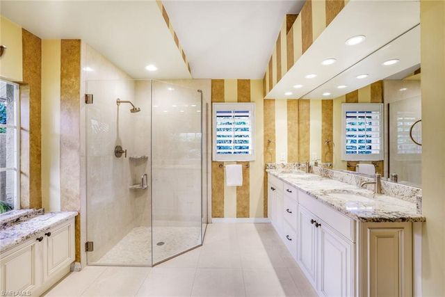 811 PITCH APPLE LN, Naples, FL 34108