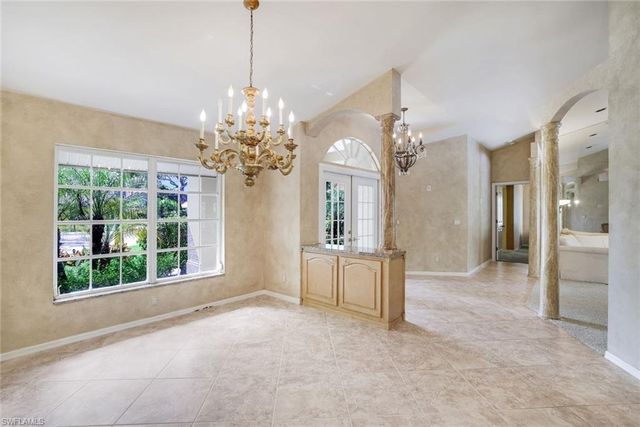 811 PITCH APPLE LN, Naples, FL 34108