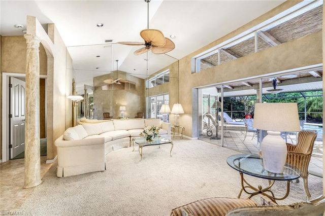 811 PITCH APPLE LN, Naples, FL 34108