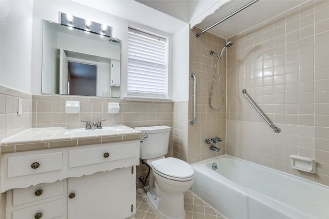 8229 Lullwater Drive, Dallas, TX 75218
