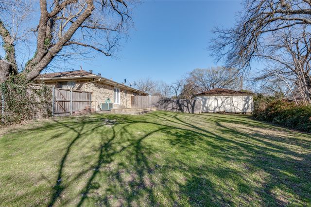 8229 Lullwater Drive, Dallas, TX 75218