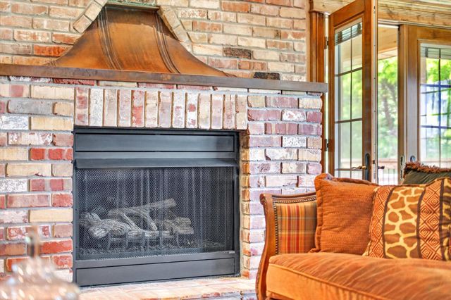 1369 E Anthony Street E, Springfield, MO 65804
