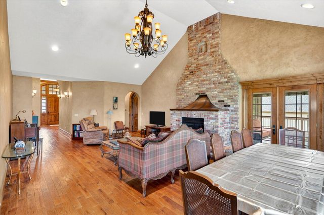 1369 E Anthony Street E, Springfield, MO 65804