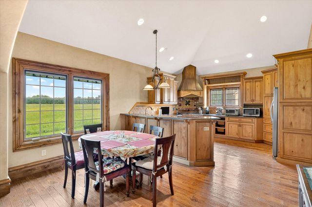1369 E Anthony Street E, Springfield, MO 65804