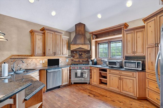 1369 E Anthony Street E, Springfield, MO 65804