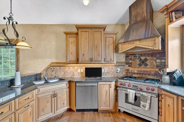 1369 E Anthony Street E, Springfield, MO 65804