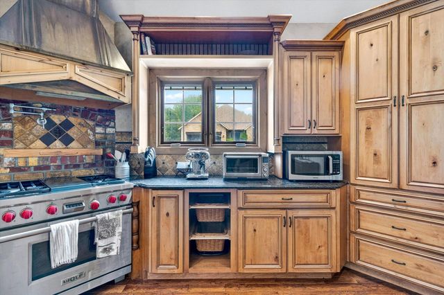 1369 E Anthony Street E, Springfield, MO 65804