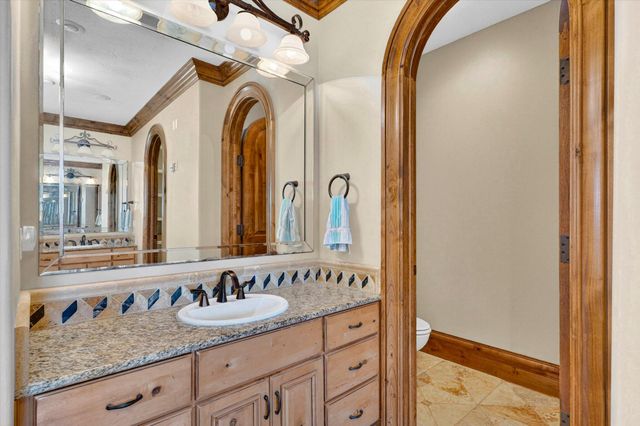 1369 E Anthony Street E, Springfield, MO 65804