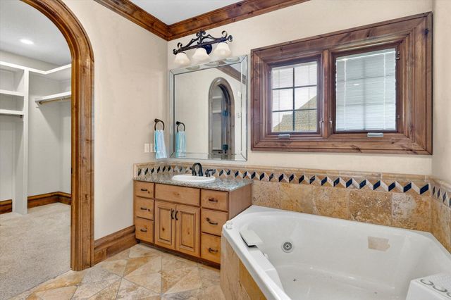 1369 E Anthony Street E, Springfield, MO 65804